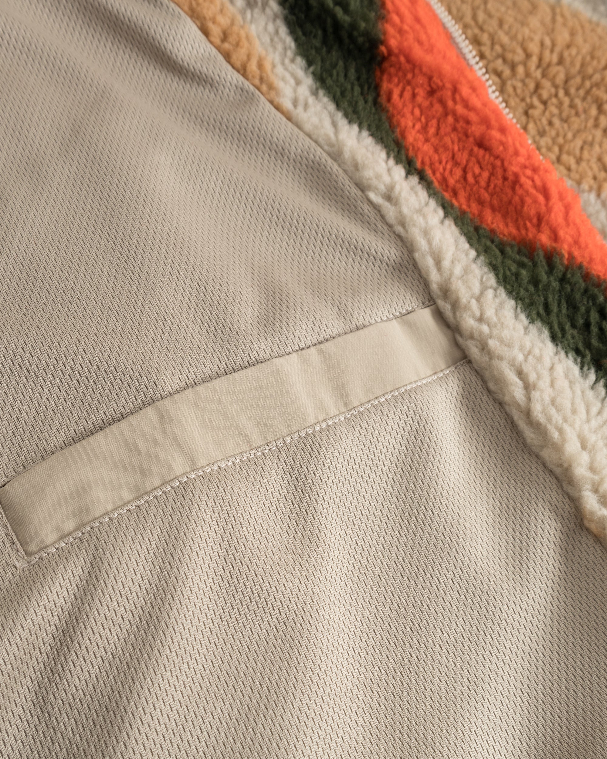 Cropped Teddy Fleecejacke "Carey" - Image 28